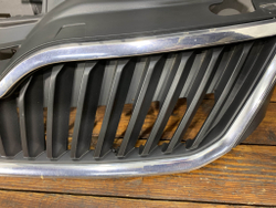 Решетка радиатора Skoda Rapid 1 12-20 Б/У Оригинал 5ja853668