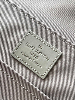 Louis Vuitton Takeoff Messenger PM