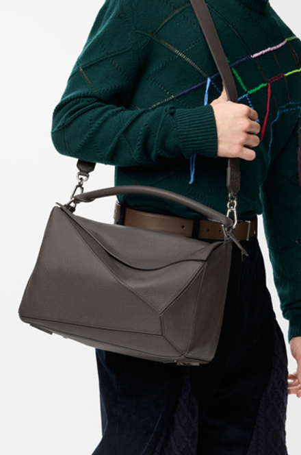 Loewe Большая сумка Puzzle мягкой зернистой телячьей кожи, темно-серый