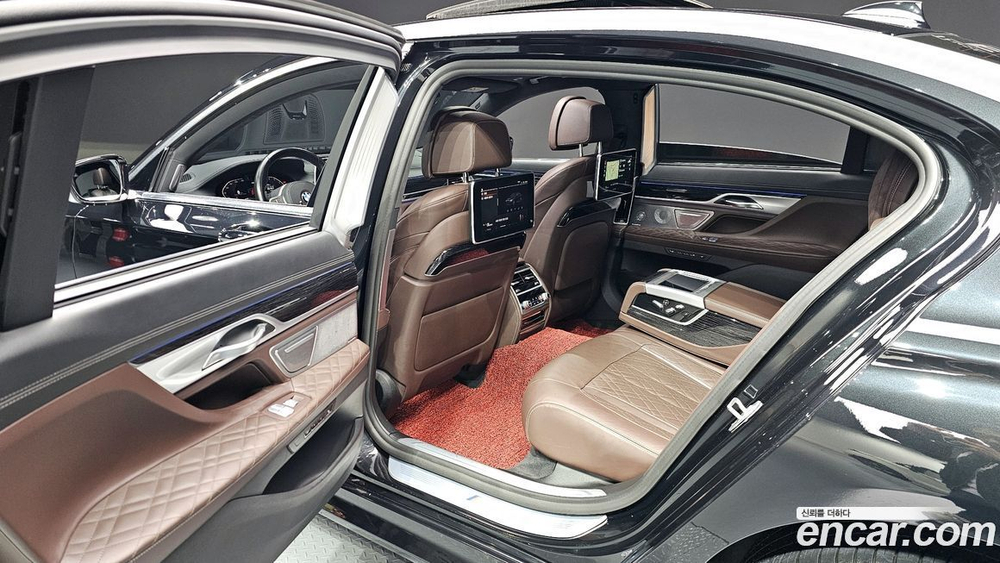 BMW 7 Series (G11) 740Li xDrive M Sports (02.2022)