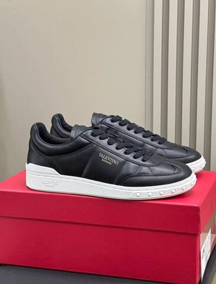 Кроссовки Valentino