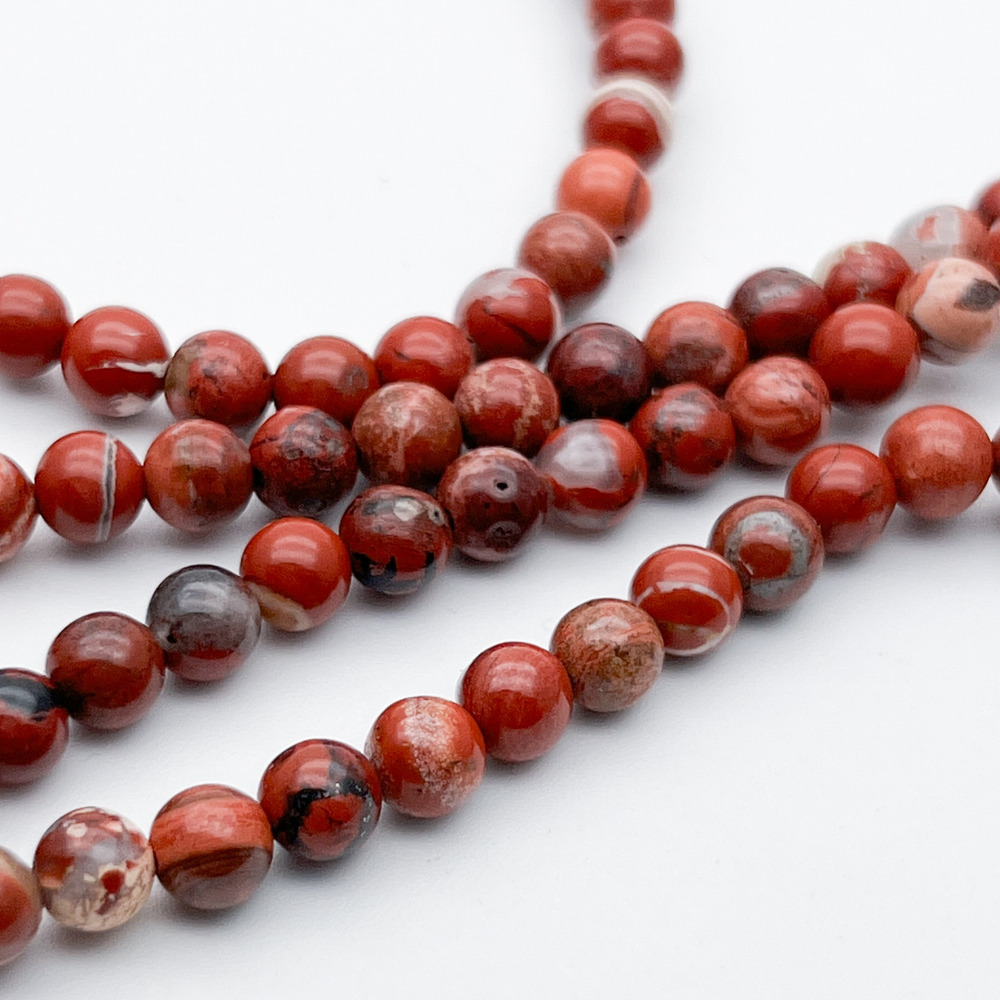 Яшма красная бусины, диаметр 5,7-5,8 мм, цена за 33-34 шт (1/2 нити)