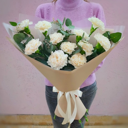 Букет из 11 кремовых диантусов