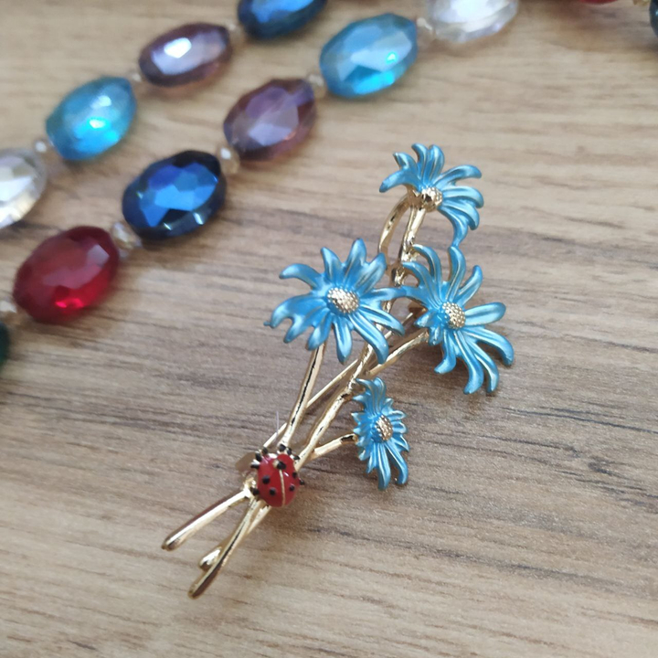 Брошь-кулон Астра голубая с божьей коровкой эмаль цветная металл золотистый