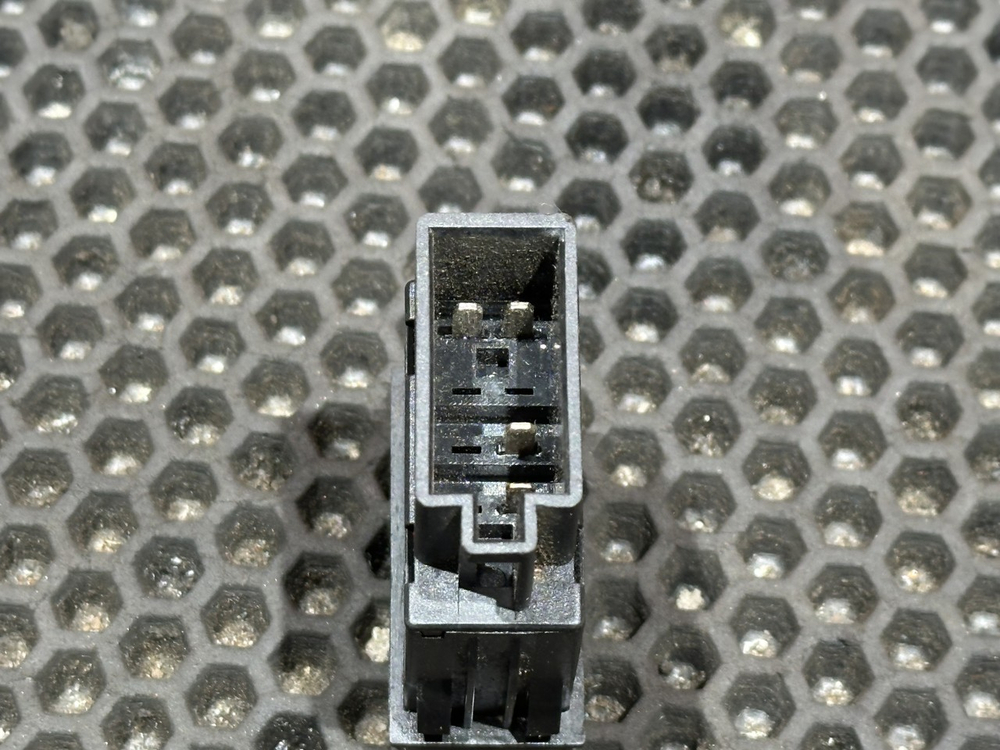 Кнопка системы трогании в подъем