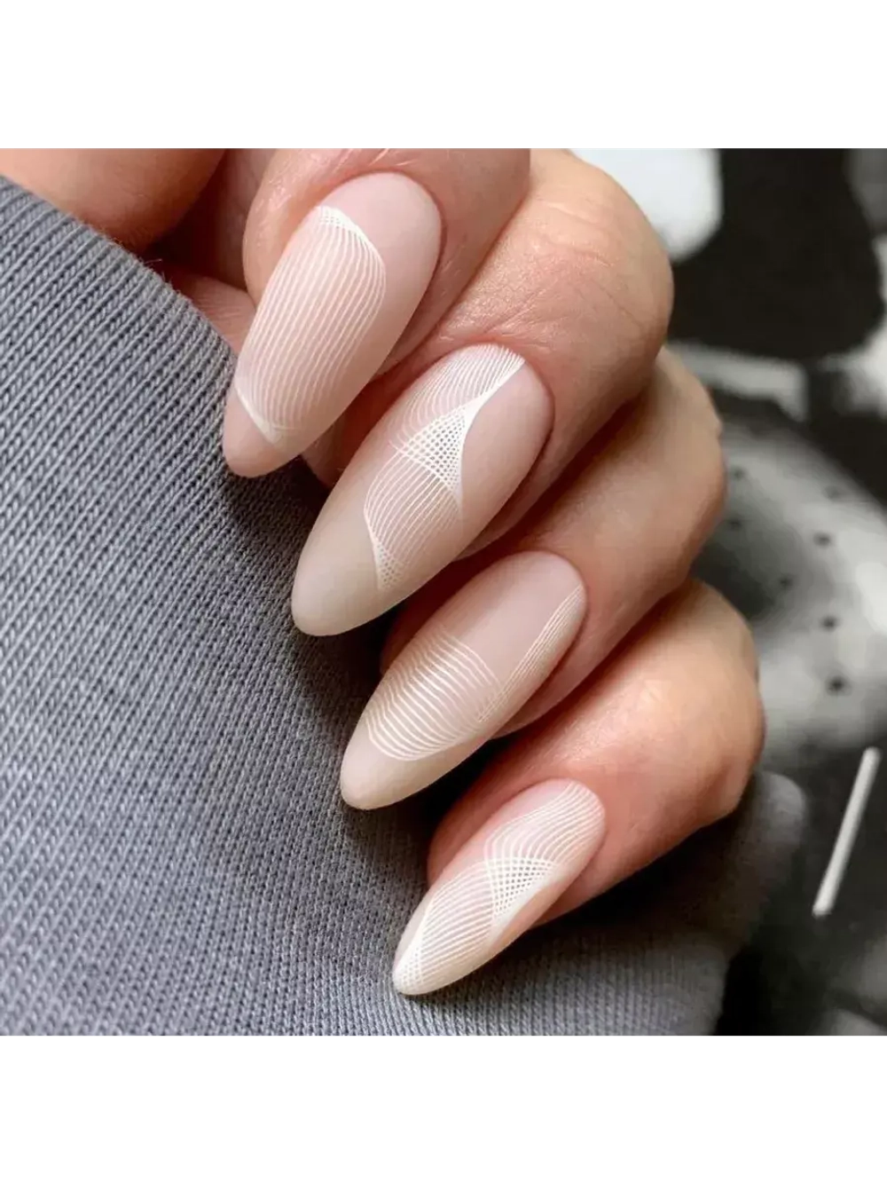 Гель лак Luxio Demure для ногтей 15 мл светло-бежевый