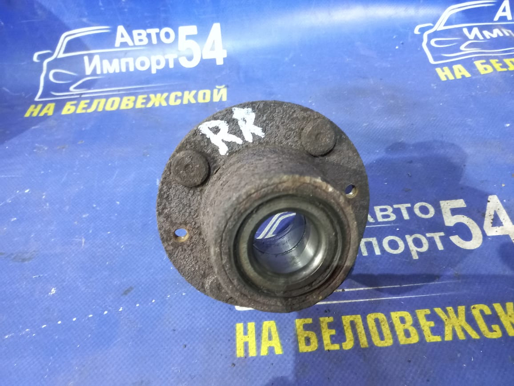 Ступица задняя правая MAZDA FAMILIA 1995