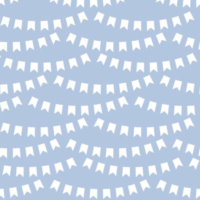 Белые флажки на голубом