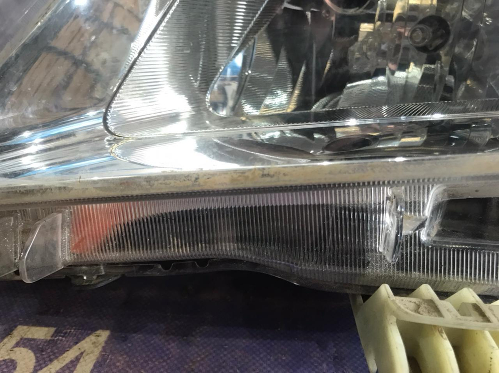 Фара передняя левая NISSAN SERENA 2010-2013