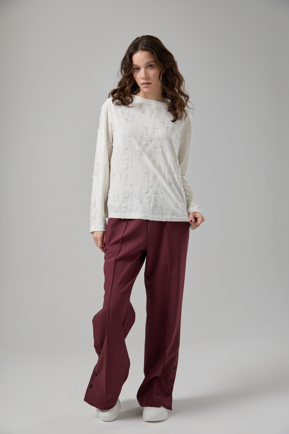 Брюки прямые с кнопками бордовые