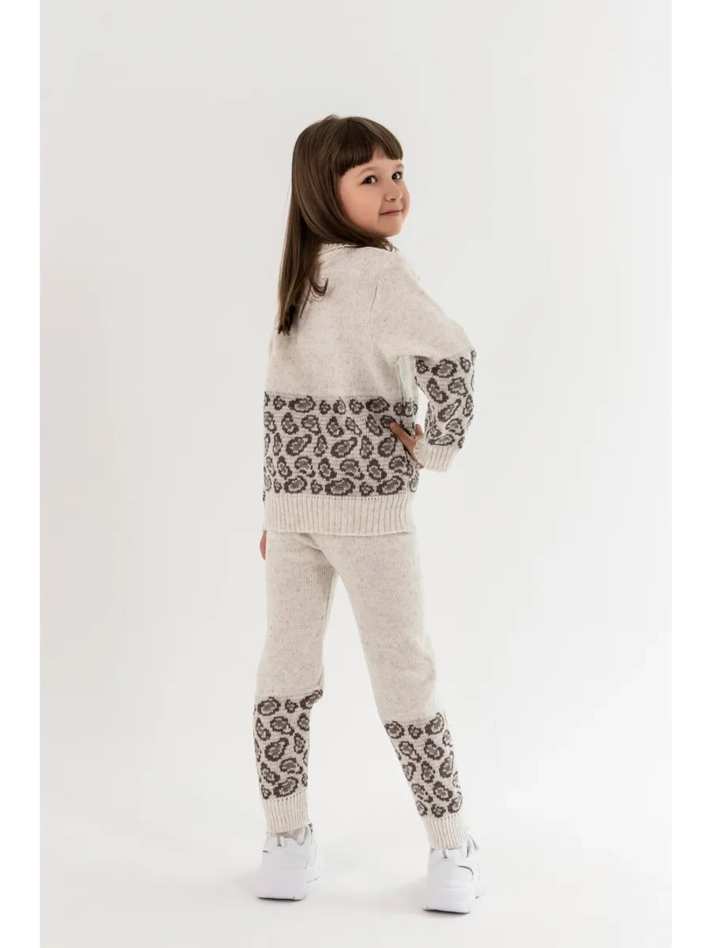 Свитер вязаный с горлом