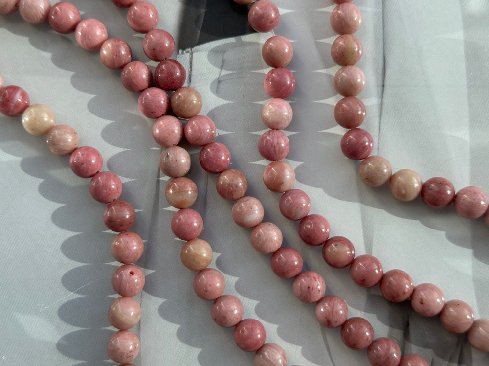 Нить бусин из родонита 8,5мм