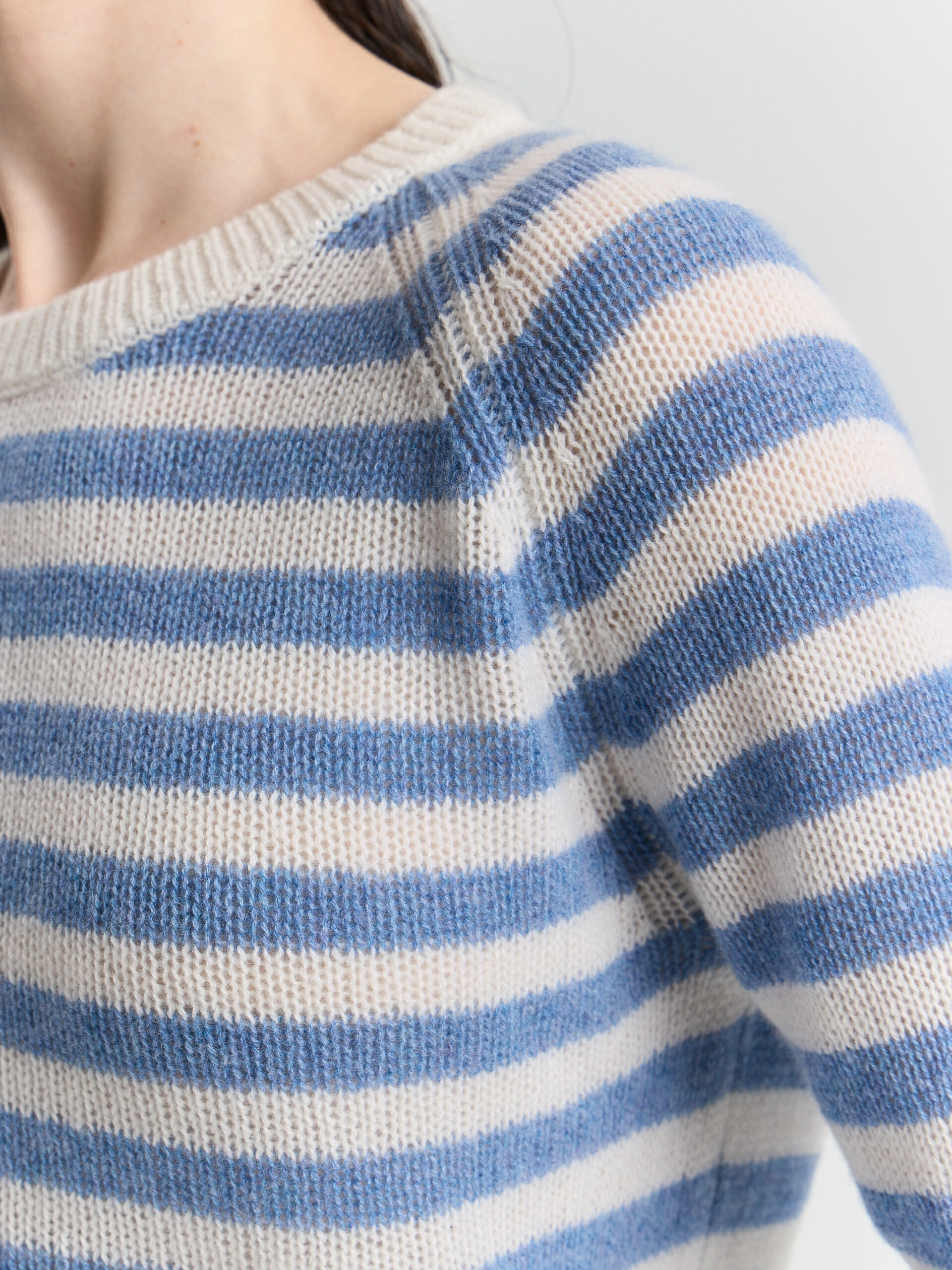 Свитер в полоску