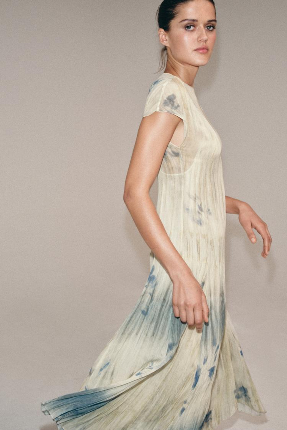 ZARA ПЛАТЬЕ МИДИ С ПРИНТОМ — ZW COLLECTION, ЭКРЮ/СИНИЙ