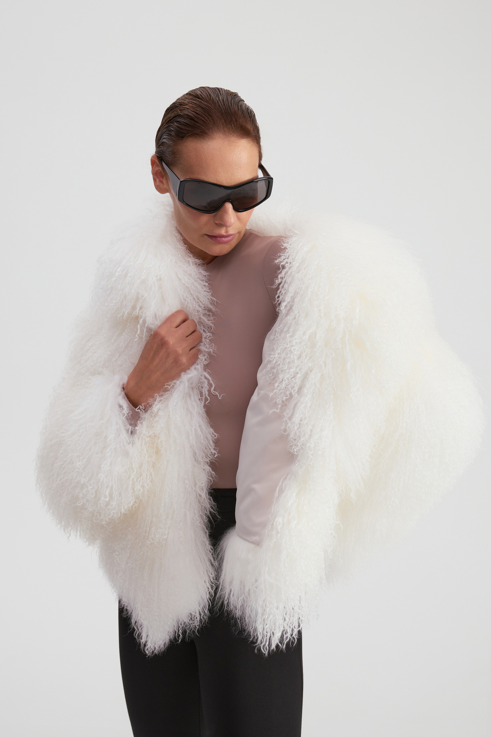 Шуба из натурального меха Лама