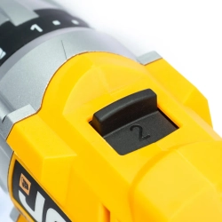 Дрель-шуруповерт аккумуляторная (JCB-18DD-B-E) 18V, max 45Nm в комплекте с зарядным устройством (JCB-18VFC-E) 2.4A и батареей аккум(JCB-20LI-E) 2.0AH JCB JCB-18DD-2X-E