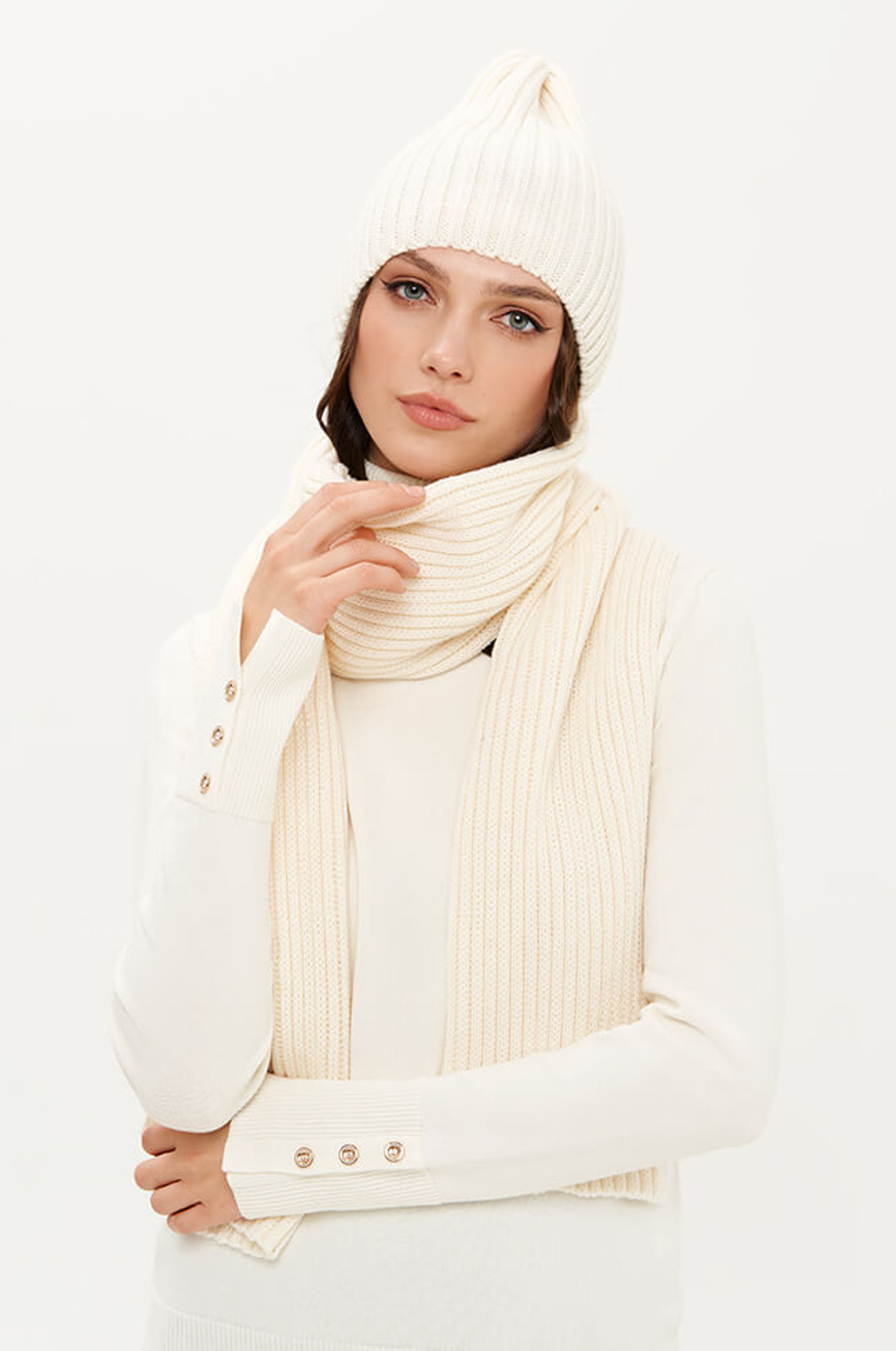 8427 Шапка женская (молочный)