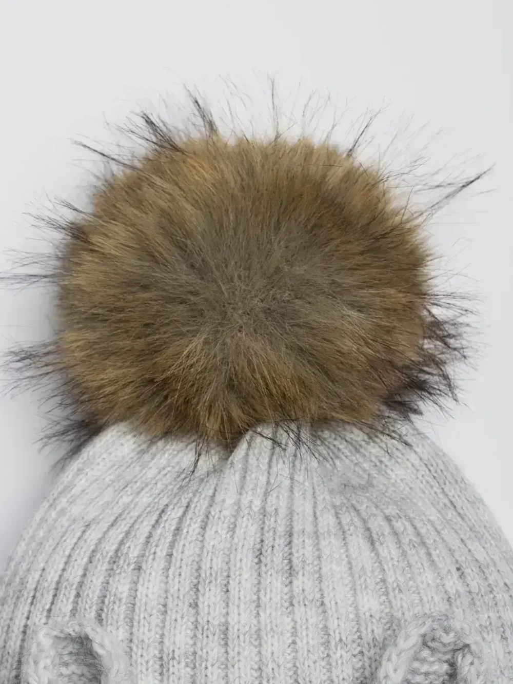 Шапка зимняя с помпоном и ушками для девочки
