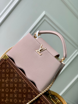 Louis Vuitton Capucines MM