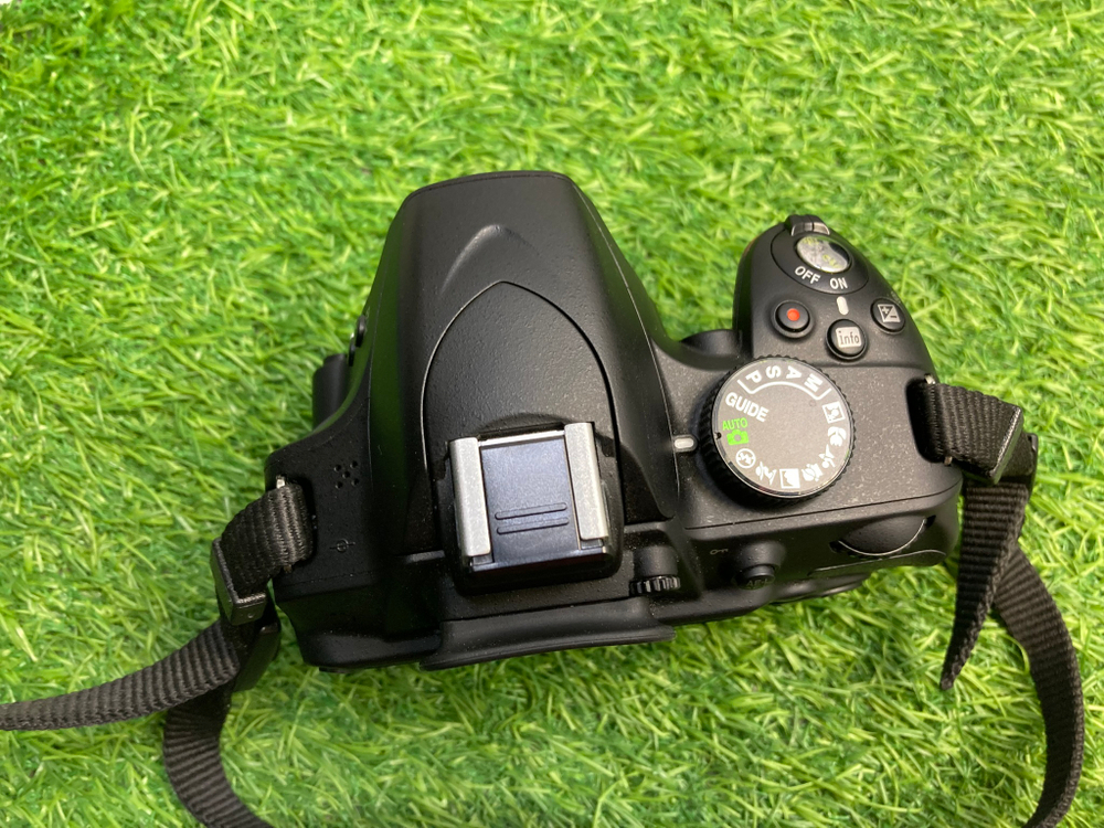 Nikon D3200 + 18-55mm 3.5-5.6G VR (22.700 кадров)