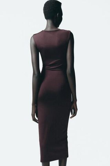 ZARA ПЛАТЬЕ С МЕТАЛЛИЧЕСКОЙ ДЕТАЛЬЮ, ЦВЕТ БУРГУНДСКОГО ВИНА