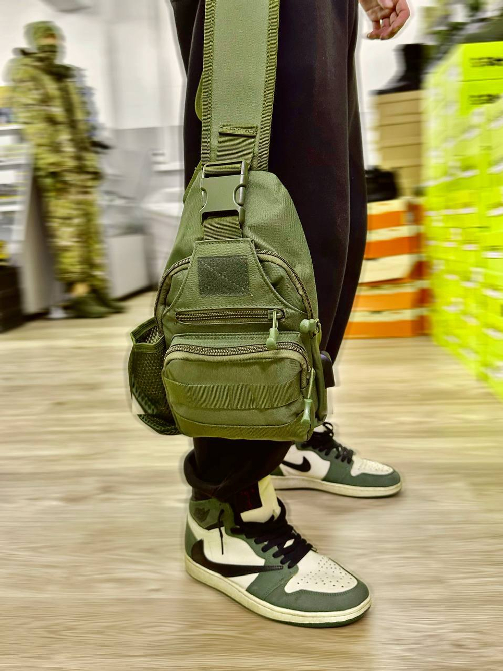 Тактическая плечевая сумка / олива