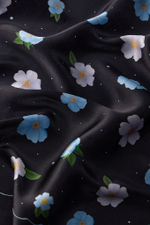 Платок из черного шелка с авторским принтом 90*90