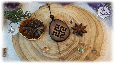 Оберег-капля "Родовик" из кедра