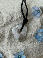 Подвеска цветочек в белом цвете