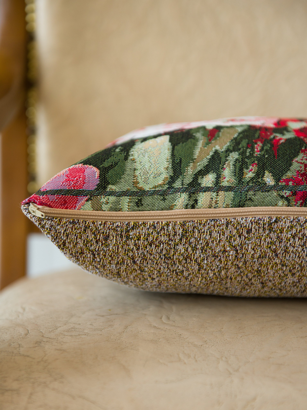 Декоративный гобеленовый чехол для интерьерной подушки Акварельные розы 38*38