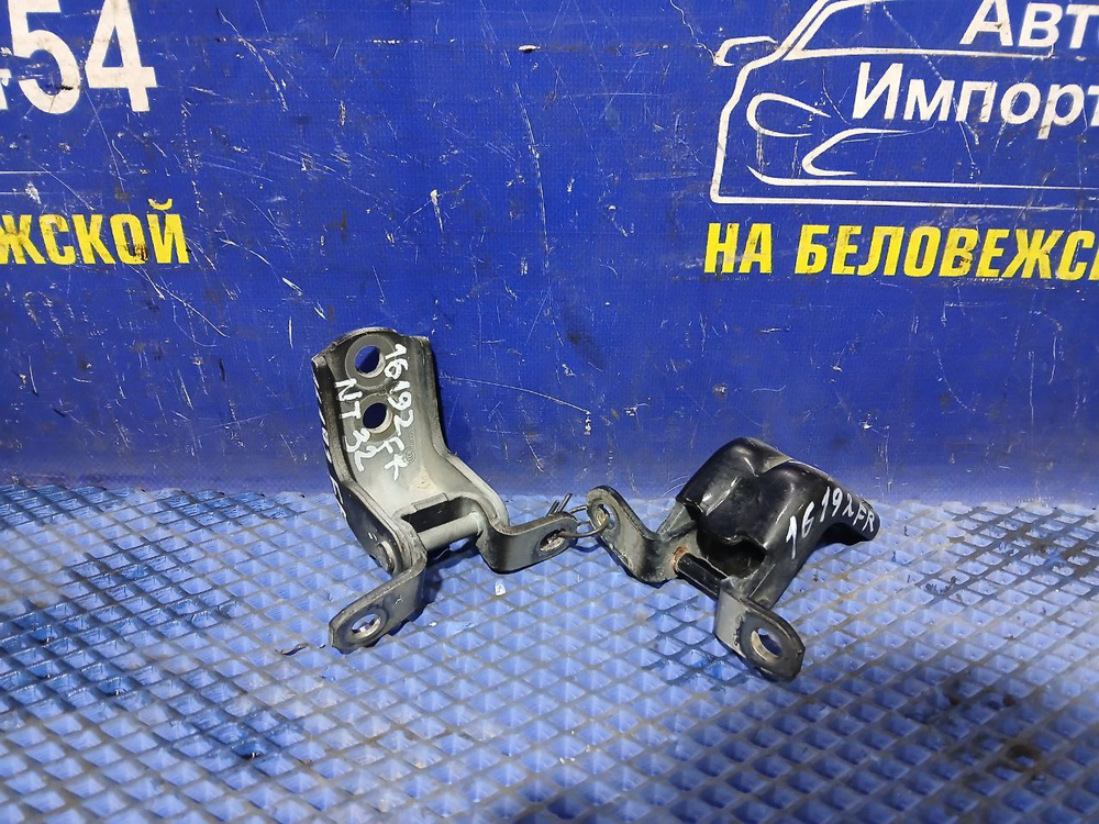 Петля двери передней правой NISSAN X-TRAIL 2013-2017