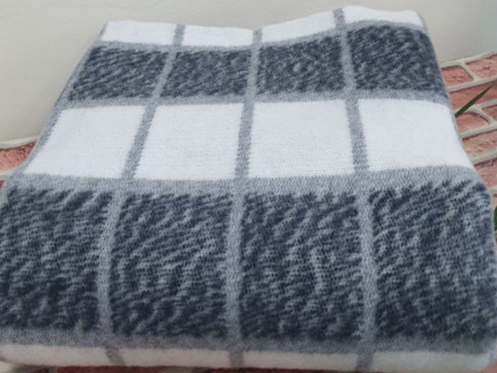 Одеяло полушерстяное "ВВ. СЕРАЯ КЛЕТКА-4" ОПШ-1, 50% шерсть, плотность 400 г/м2, Россия.