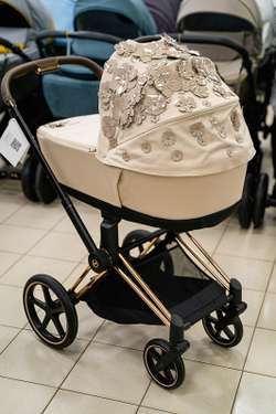Коляска для новорожденных Cybex Priam IV Rosegold Simply Flowers Beige (Nude Beige)