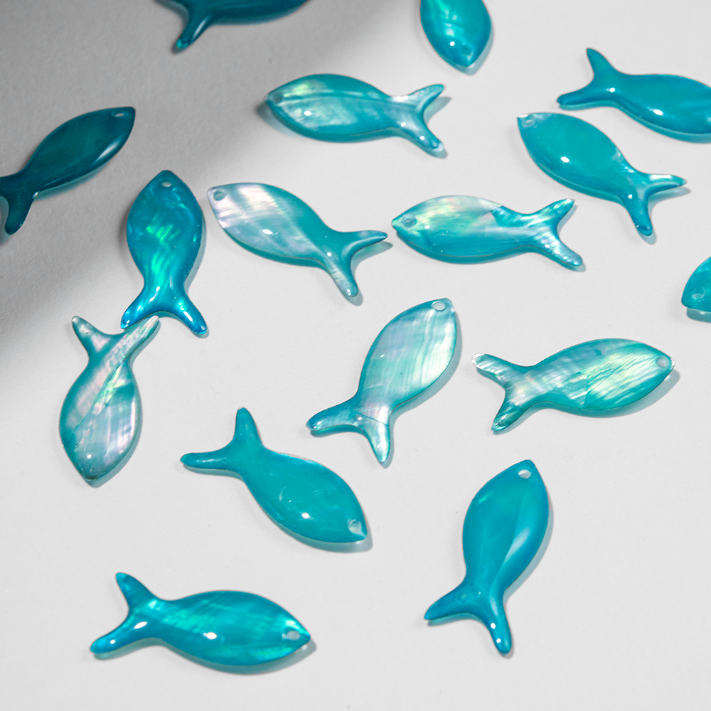 Бусина в форме рыбки из голубого акрила с перламутром, 25*10мм