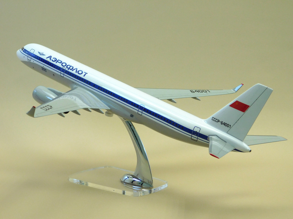 Модель самолета Ту-204-100 (М1:100, Аэрофлот СССР-64001)