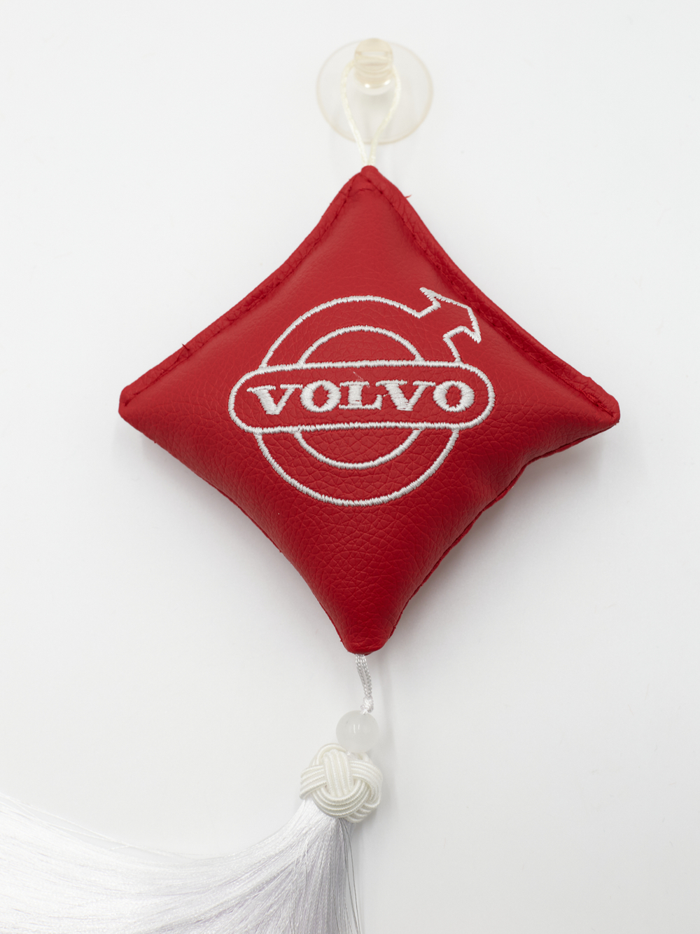 Ромб объемный на присоске VOLVO (экокожа, красный, белая вышивка, кисть)