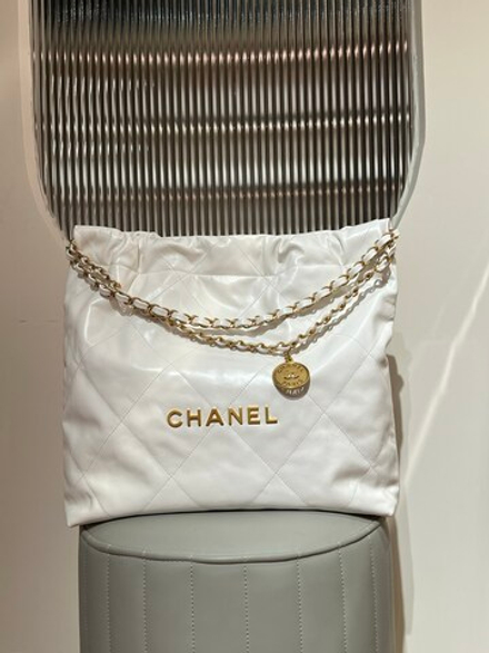 Chanel 22 Handbag