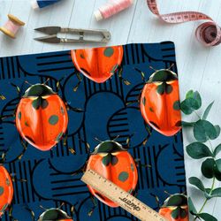 Ткань шифон крупный божьи коровки на синем фоне с рисунком