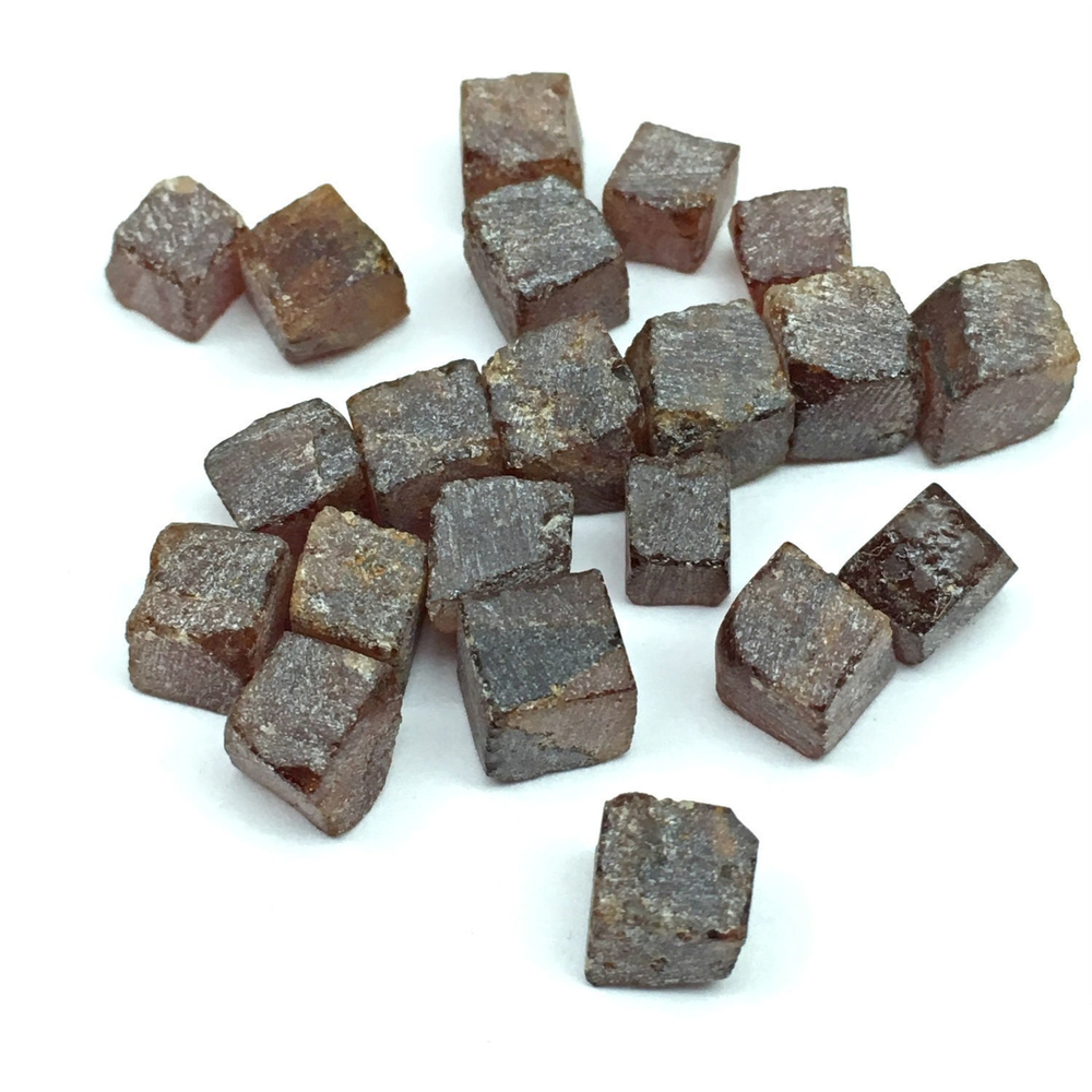 Сердолик матовый, кубики (набор)