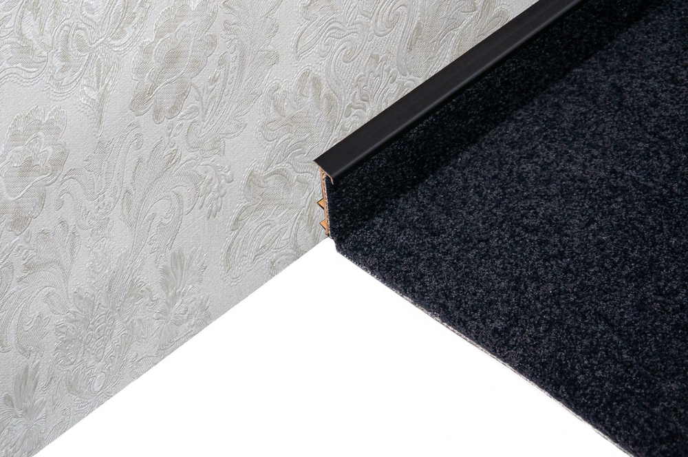 Плинтус для ковролина KORNER Listwa 109 черный 2,5м