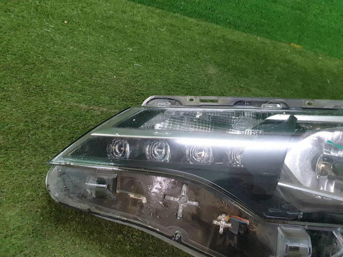 Битая Фара левая Toyota Corolla E160 15-19 галоген