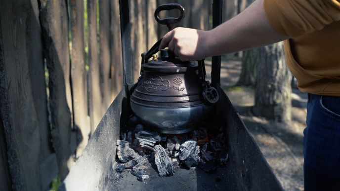 Готовим гороховый суп в афганском казане на природе