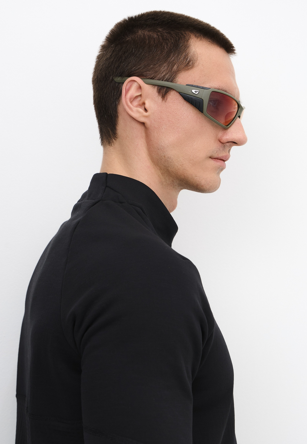 Спортивные очки GOG Ellbrus / Matt Green-Black / Photochromic Red Lens