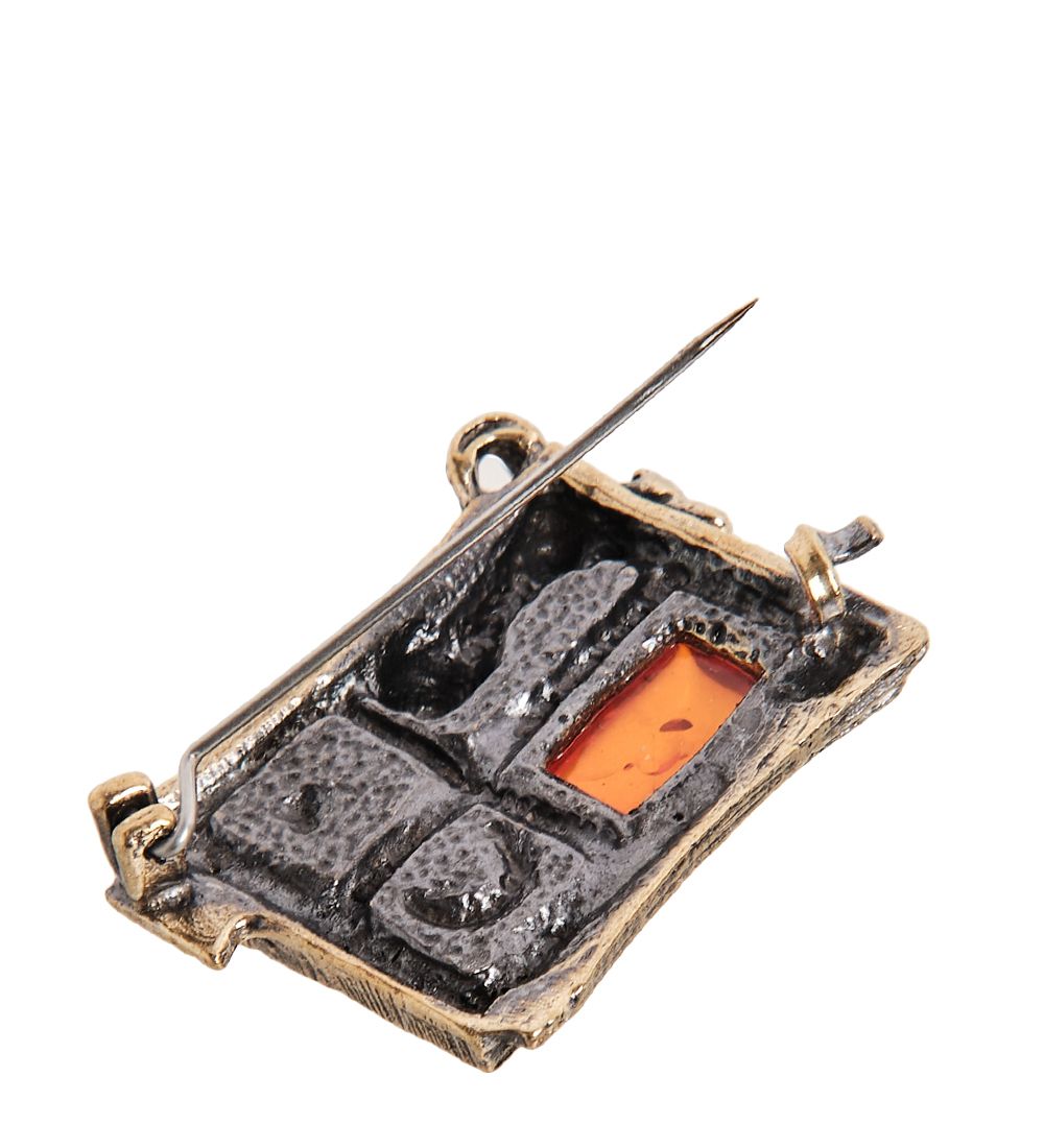 AM- 906 Брошь «Кот в окошке» (латунь, янтарь)