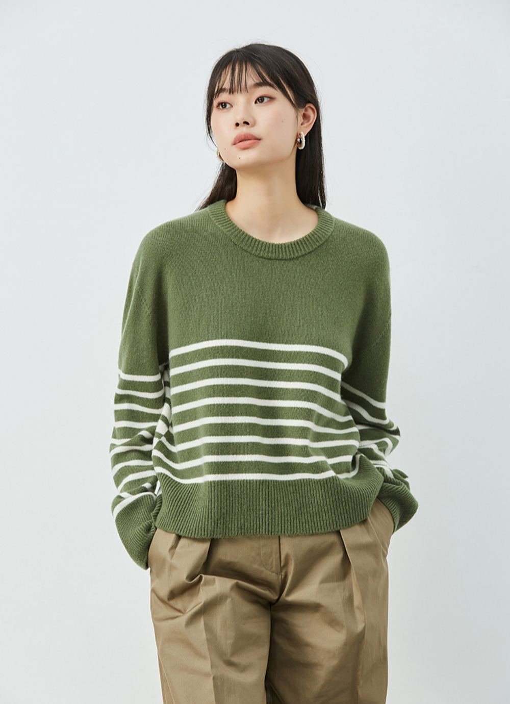 Бесшовный шерстяной пуловер в полоску