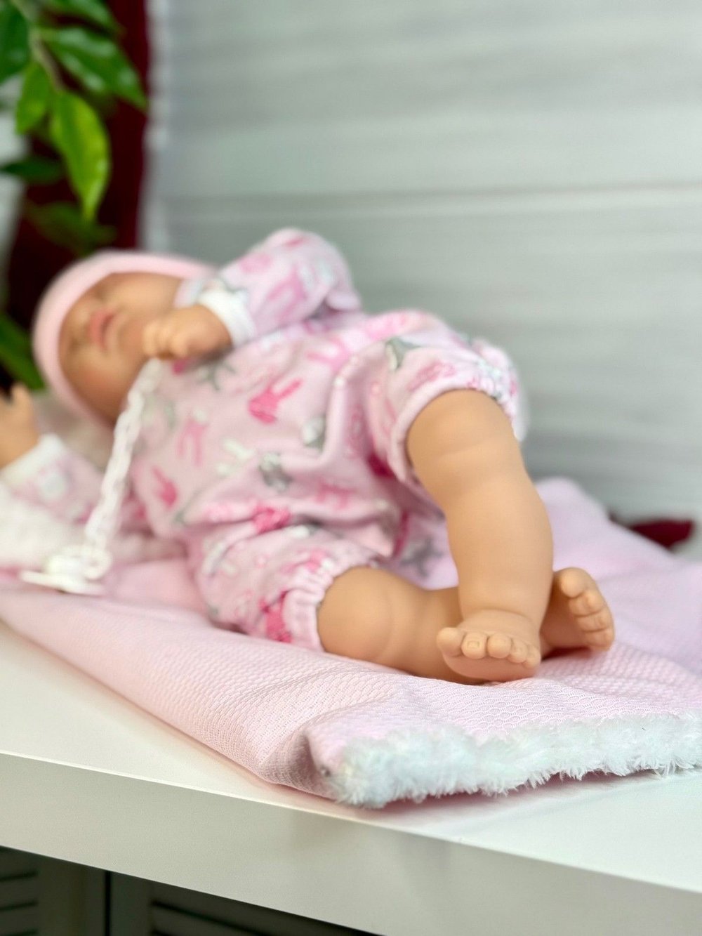 Кукла Nines 45см MI BEBITO с пледом в пакете (N7040K1)