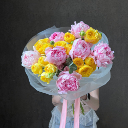 Авторский букет «Пинк-Спрингс» розовые пионы и кустовая роза/ Цветы/ букет от RoseMarkt