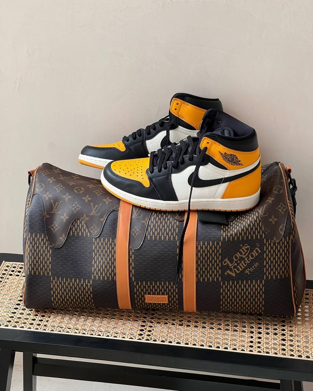 Кроссовки NiKe AIR JORDAN 1 TAXI