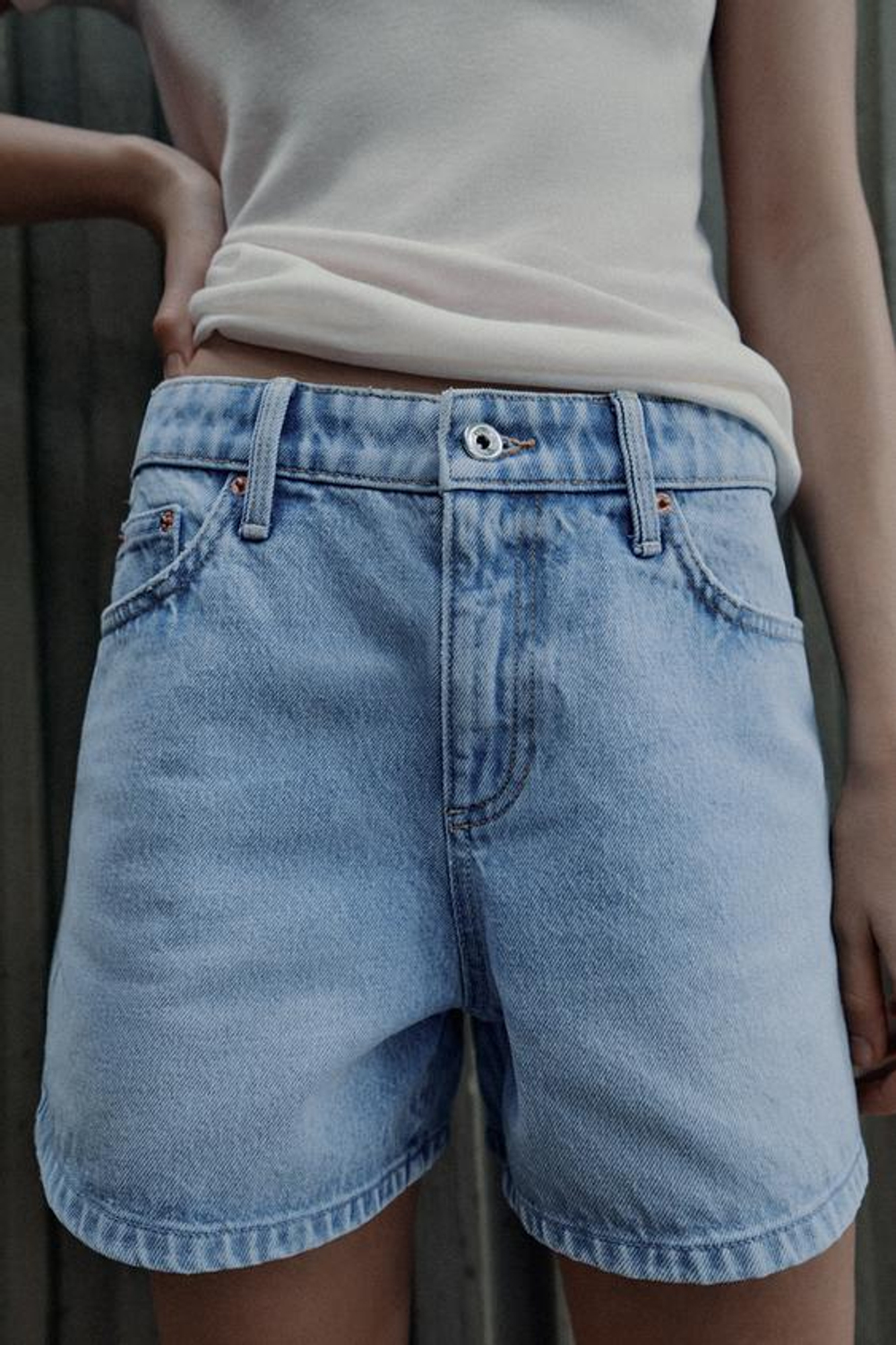 ZARA ШОРТЫ Z1975 MOM FIT СО СРЕДНЕЙ ПОСАДКОЙ, ГОЛУБОЙ