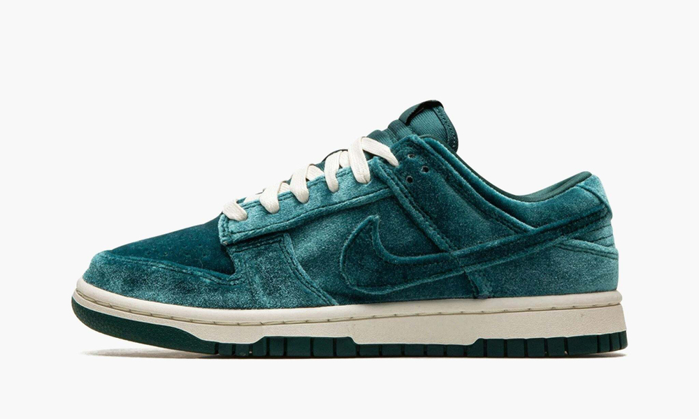 Dunk Low WMNS "Green Velvet"